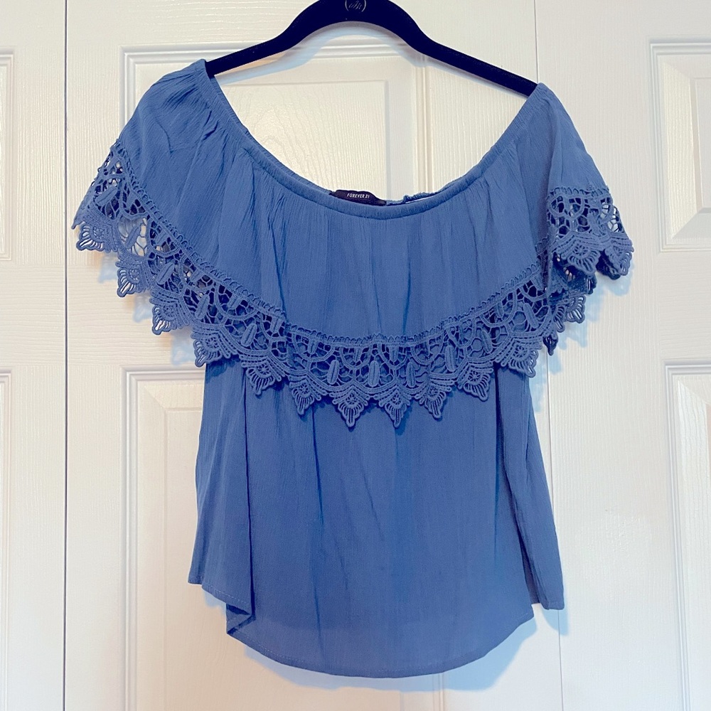 Forever 21 Woman’s Off The Shoulder Top 💕